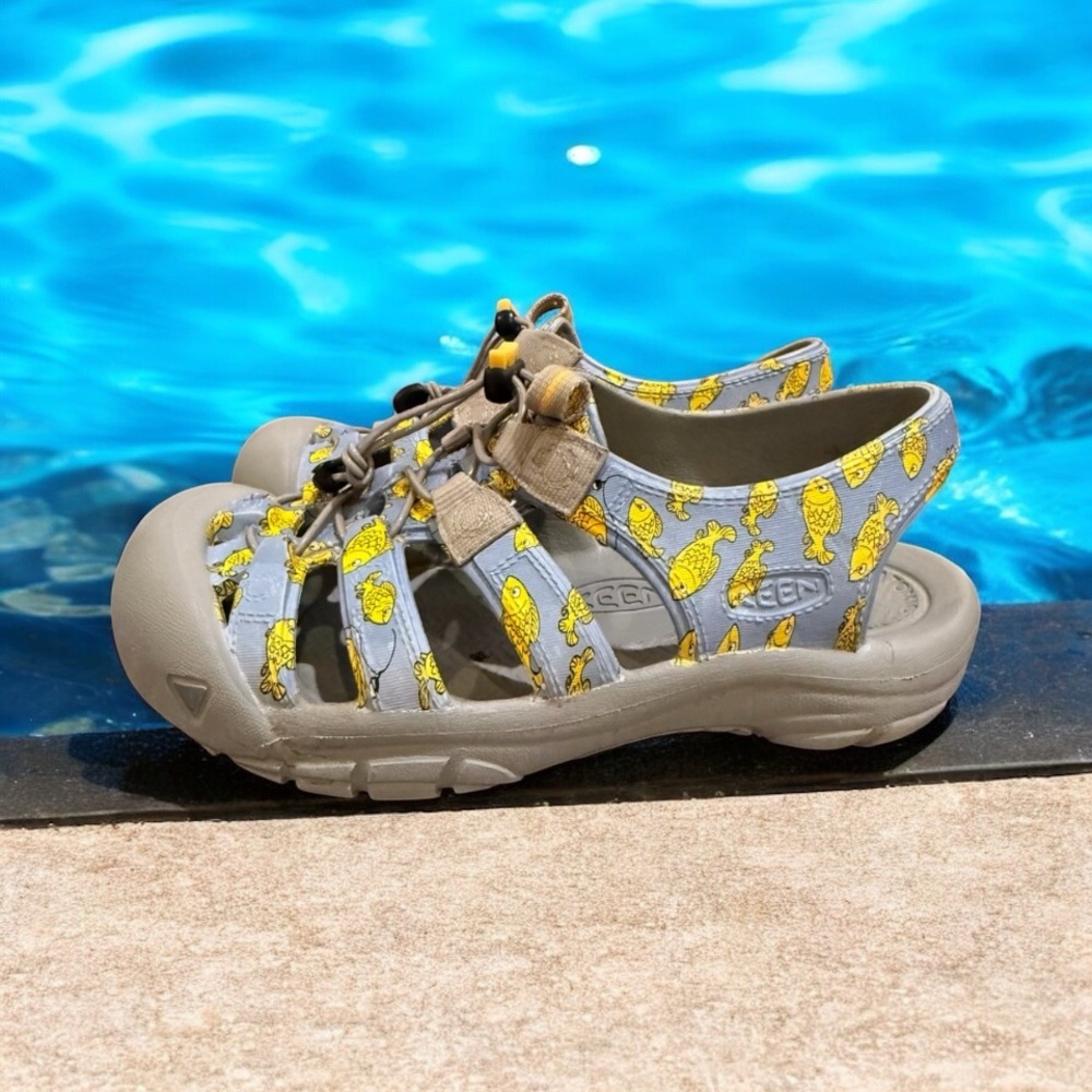 KEEN Sunport Kids Size 6 Blue Yellow Fish Waterproof Outdoor Sandals Swim Ocean